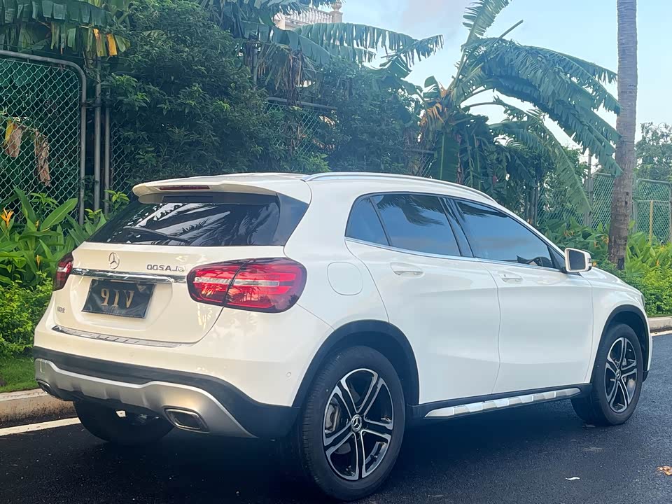 Mercedes-Benz GLA