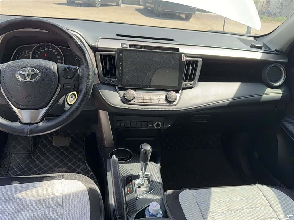 Toyota RAV4, 2016 все фото