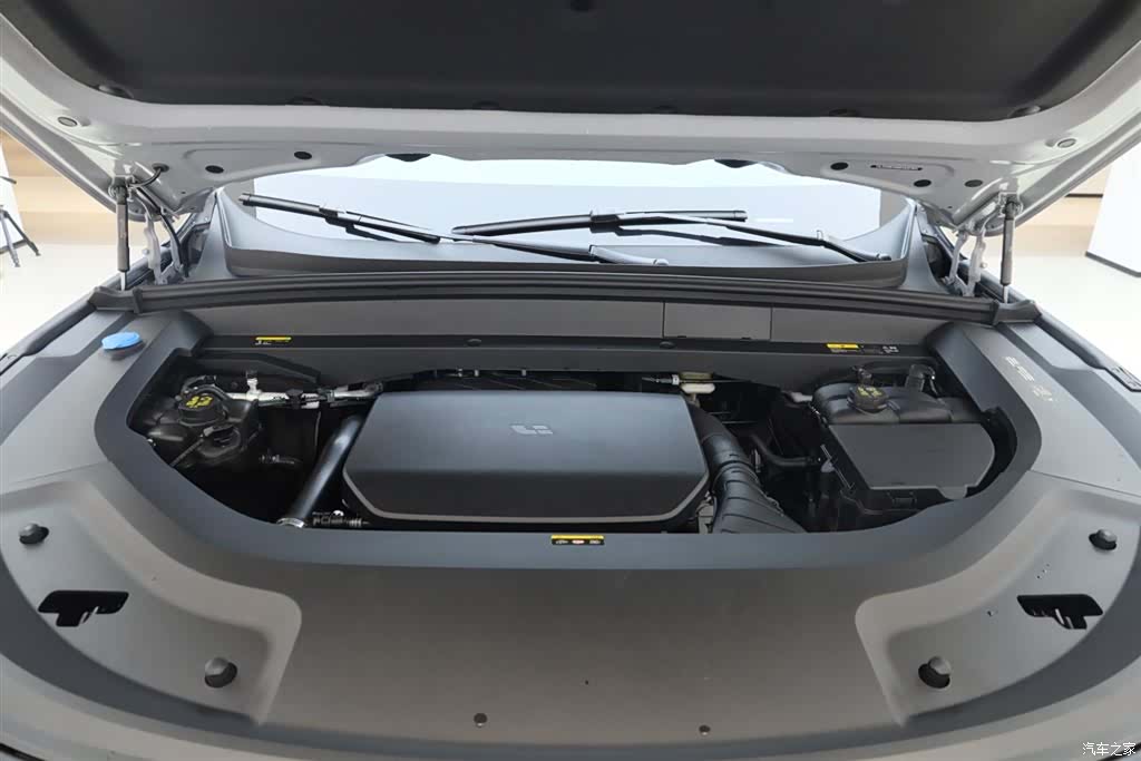 Li Auto L9, 2025 12