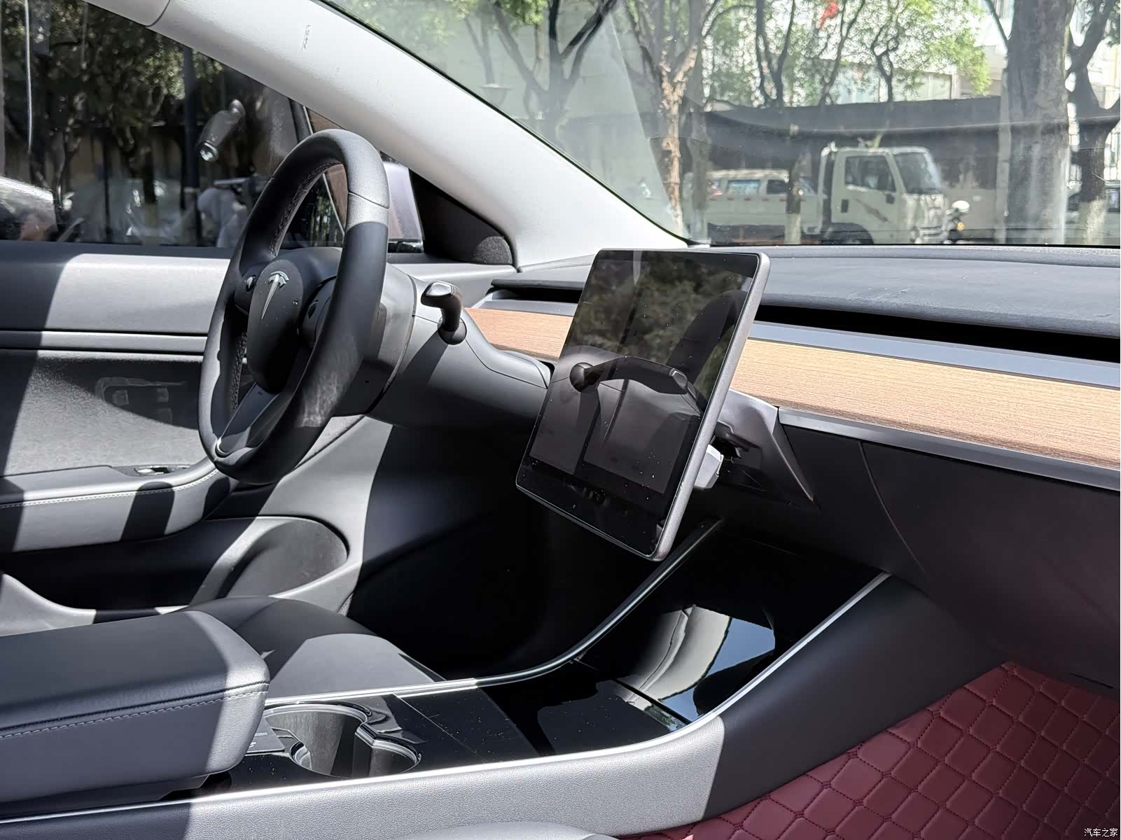 Tesla Model 3, 2020 13