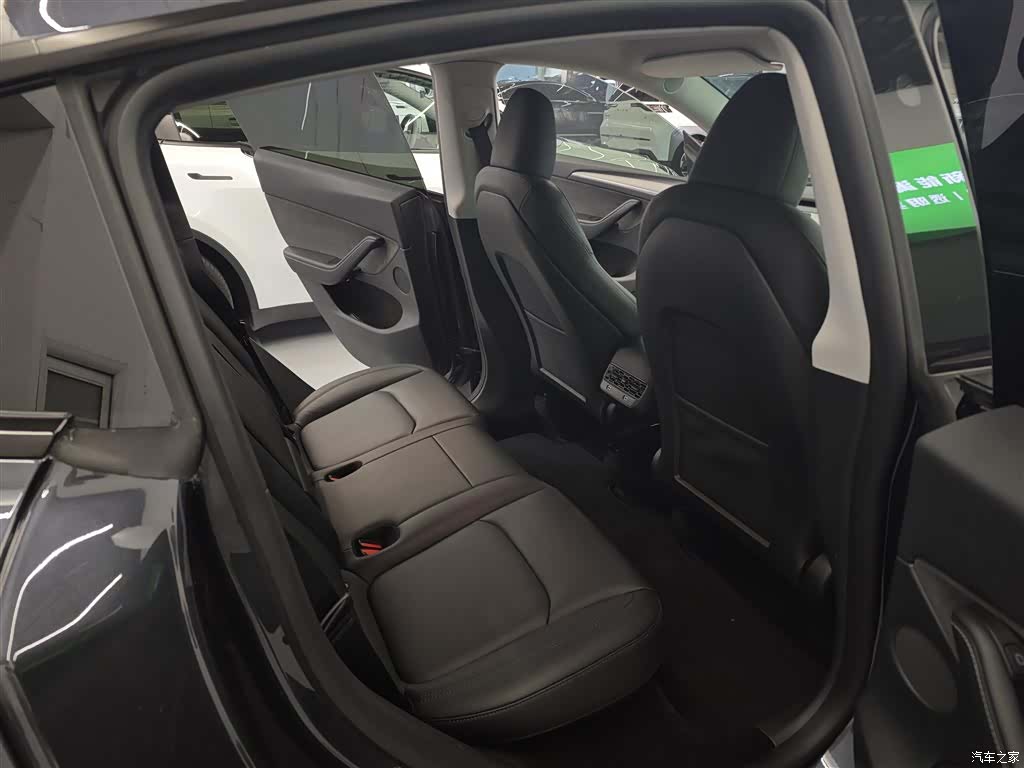 Tesla Model Y, 2024 9