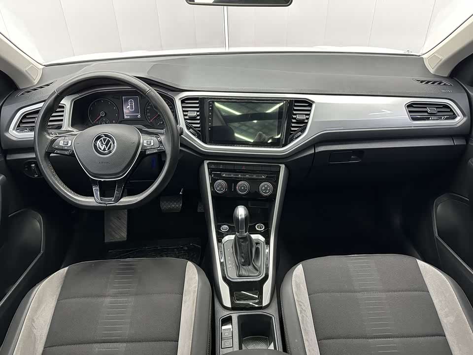 Volkswagen T-ROC exploring Songs