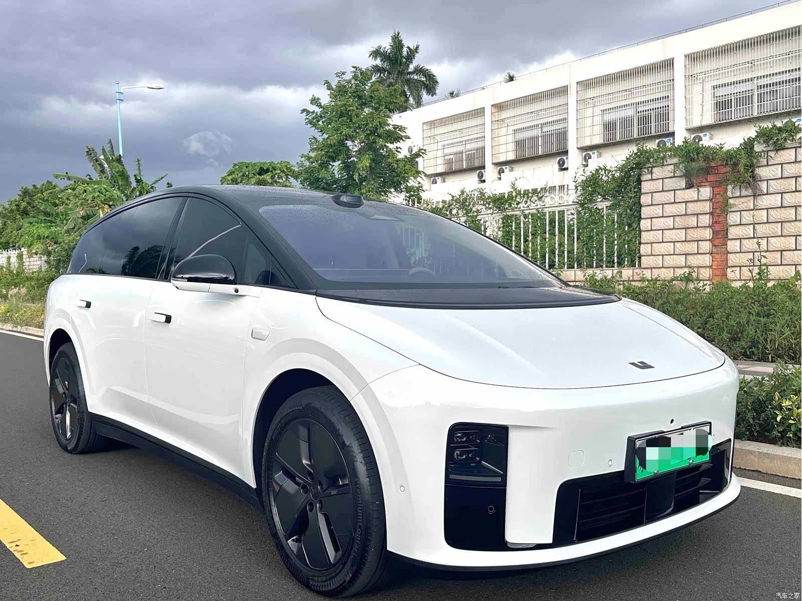 Li Auto i8, 2025 4