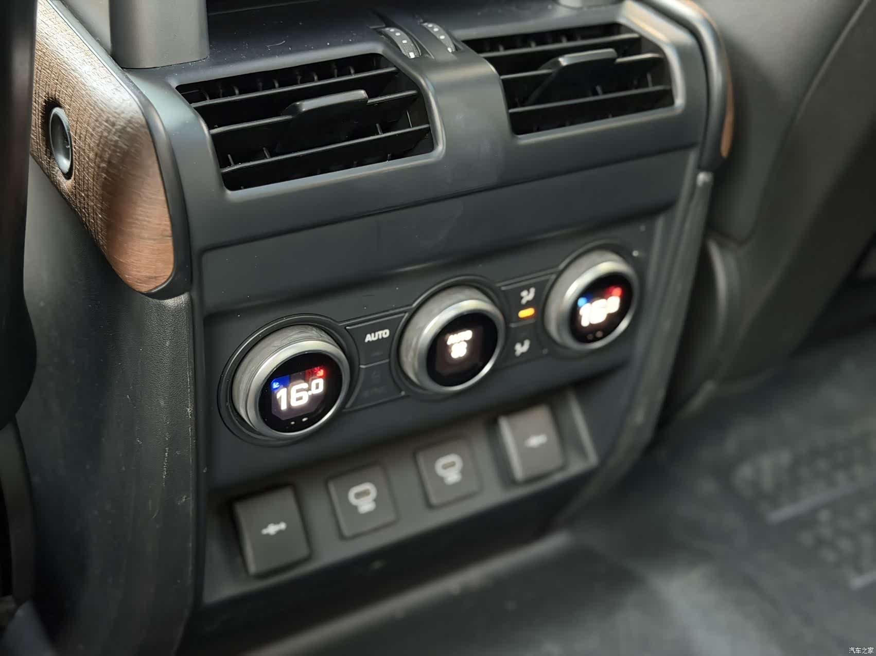 Land Rover Defender, 2021 12