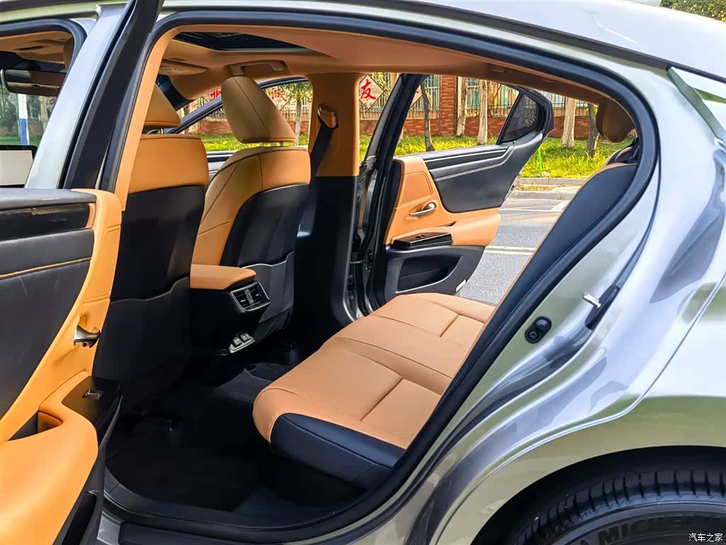 Lexus ES, 2024 10