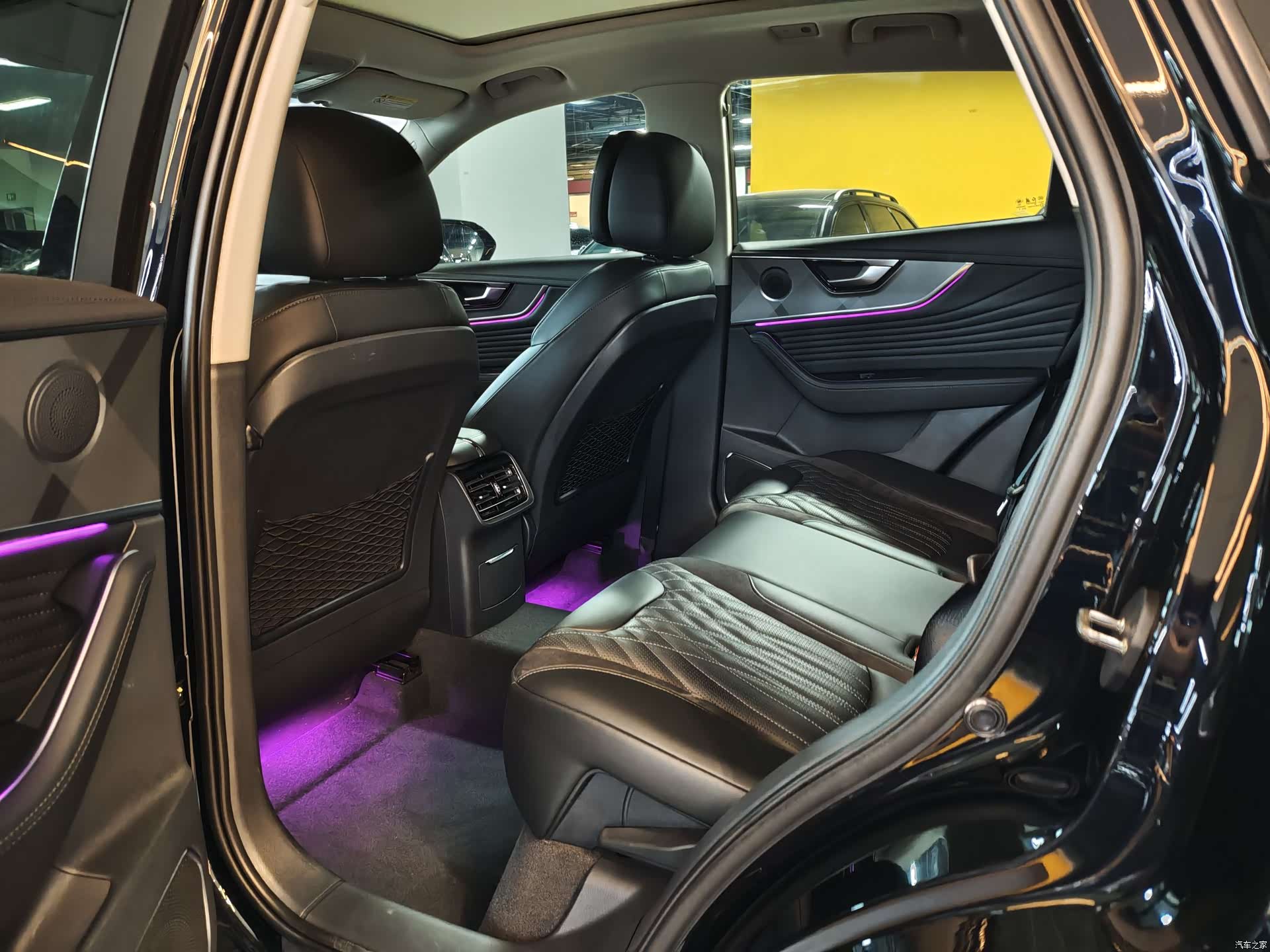 Hongqi HS5, 2024 10