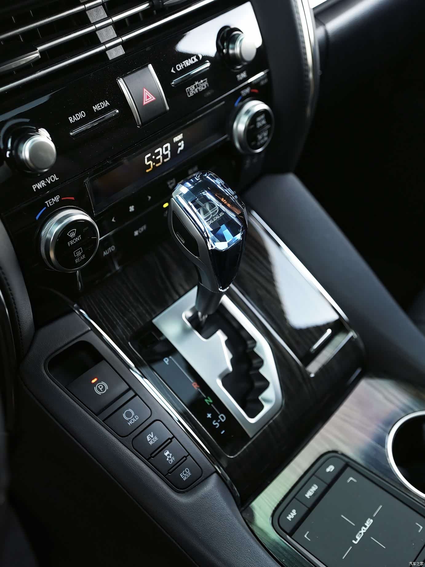 Lexus LM, 2022 6