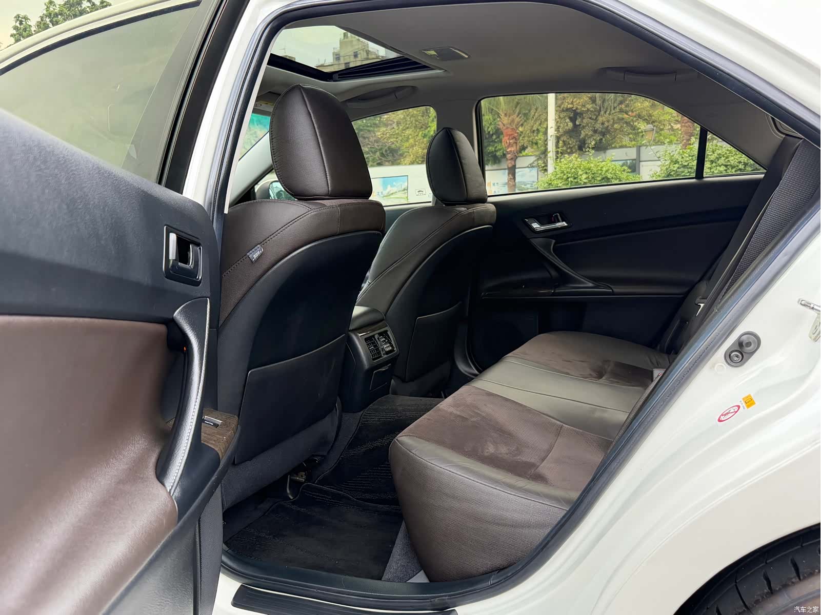 Toyota 2.5V, 2016 9