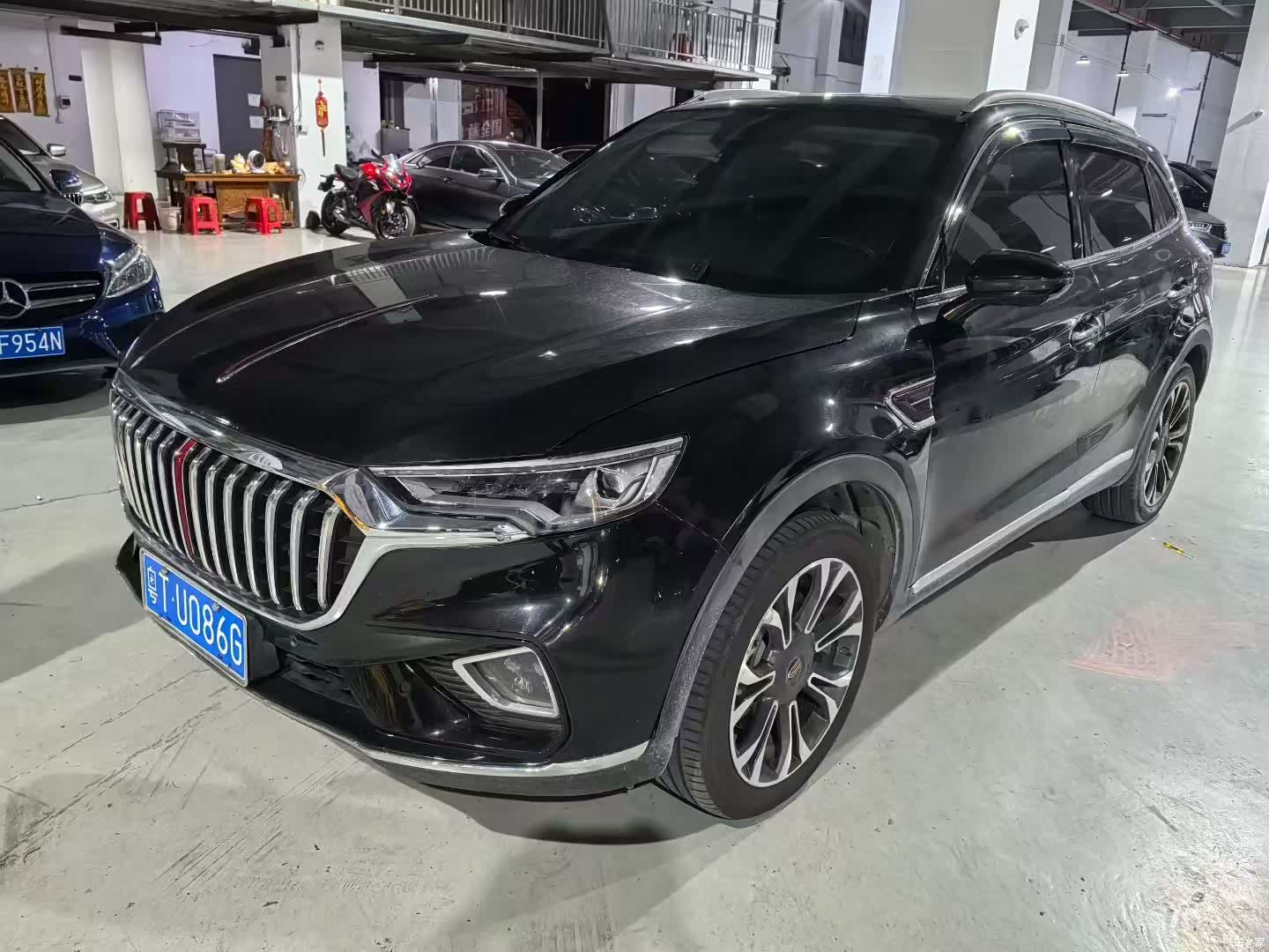 Hongqi HS5