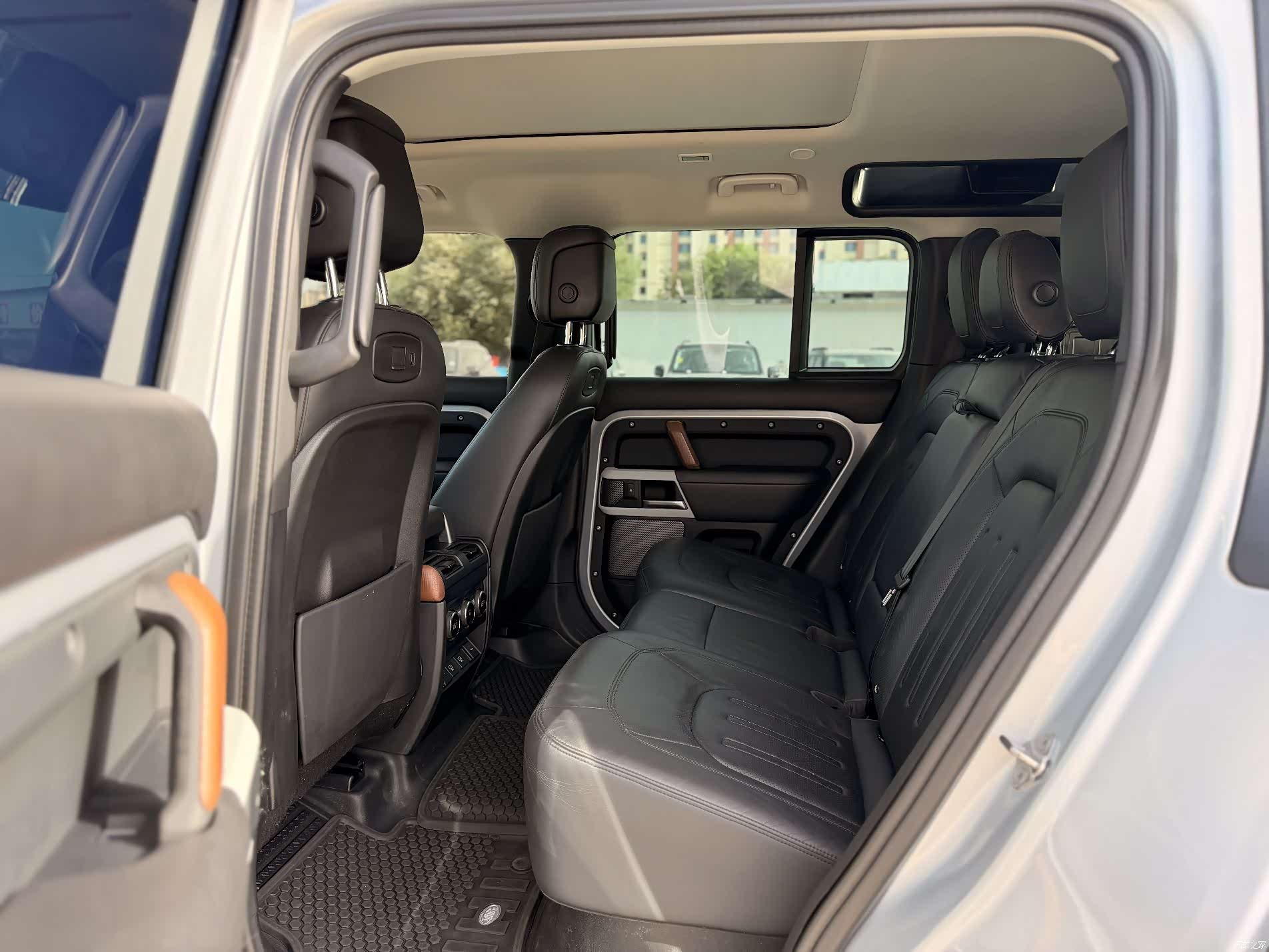Land Rover Defender, 2021 8