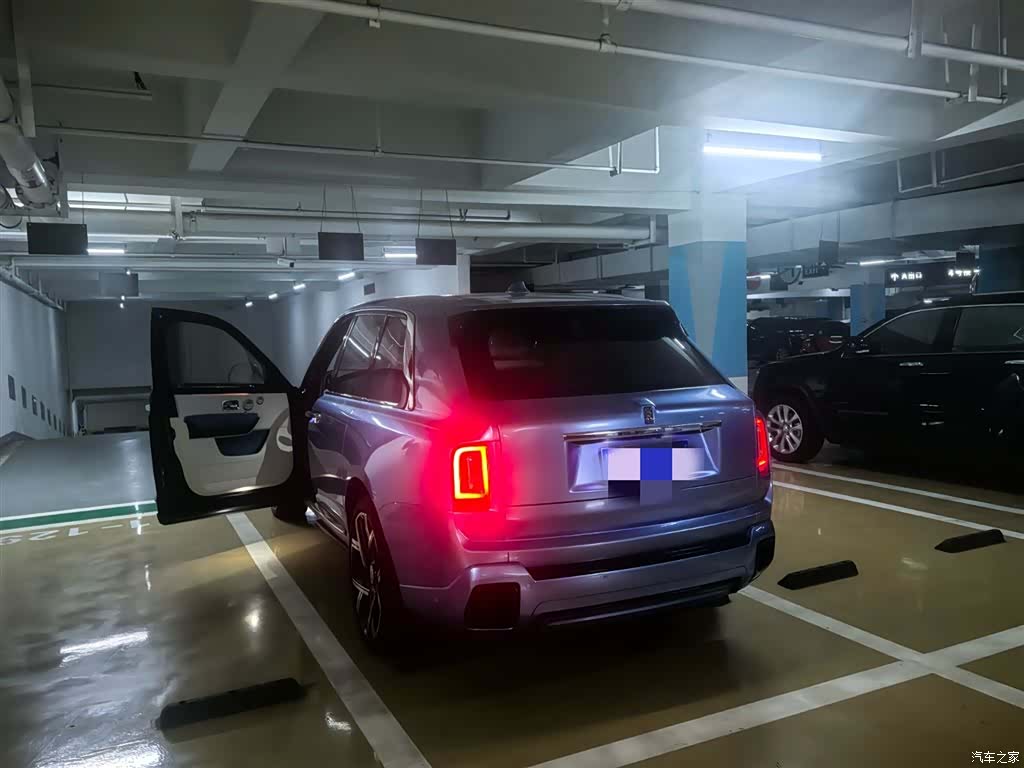 Rolls-Royce Cullinan, 2022 3