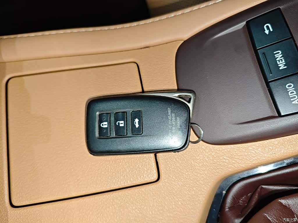 Lexus ES, 2018 9