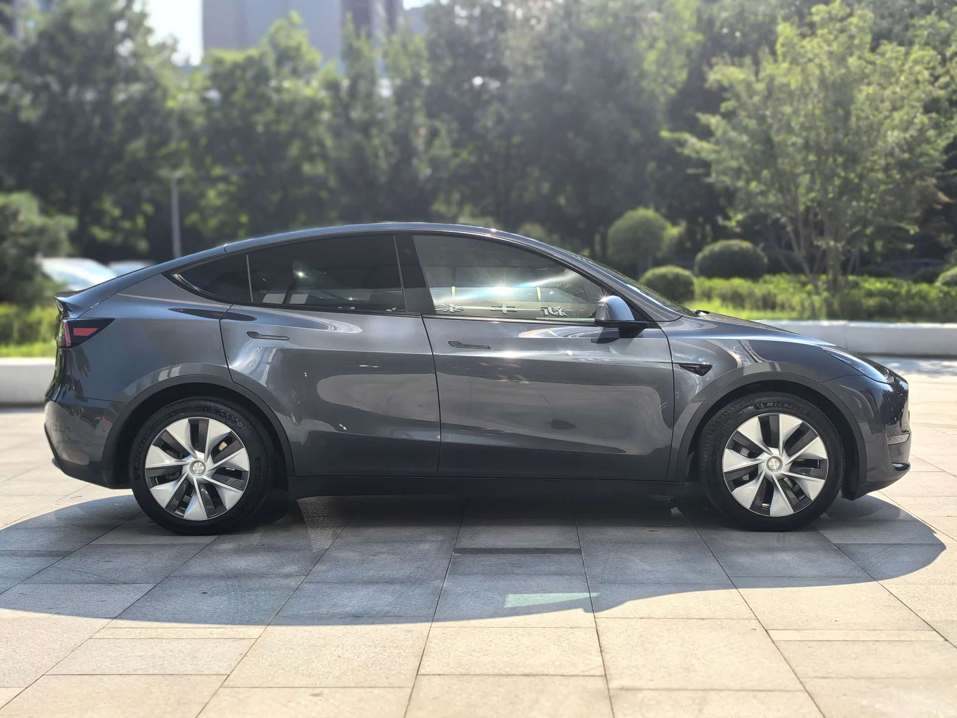 Tesla Model Y, 2021 4
