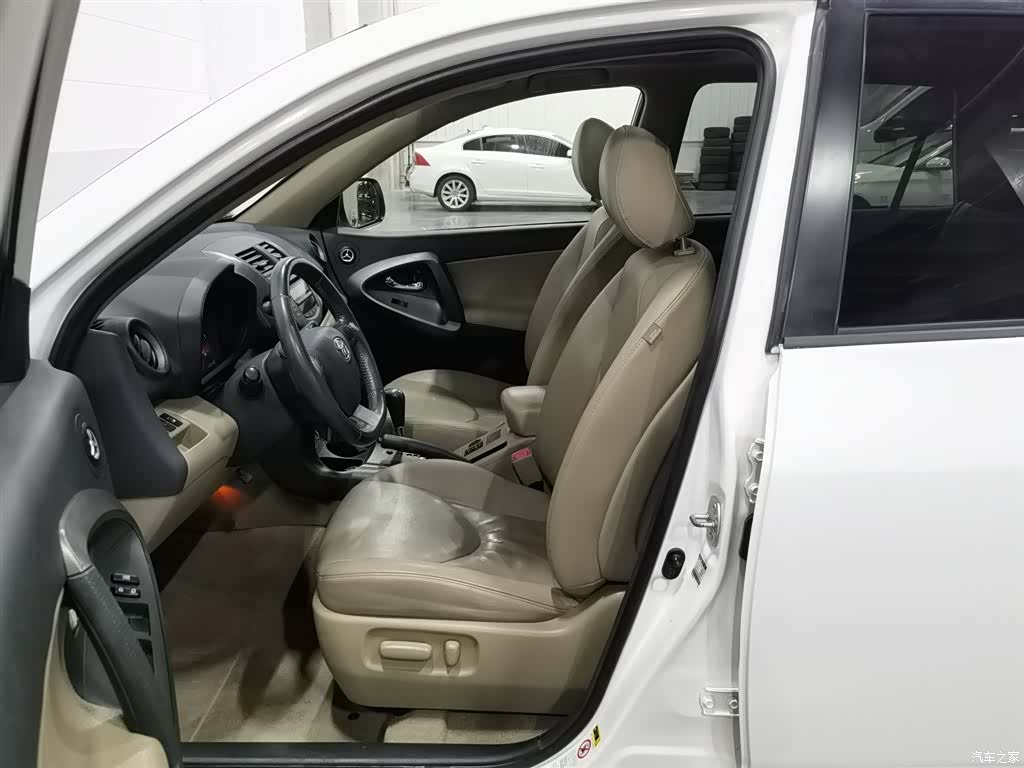 Toyota RAV4, 2012 10