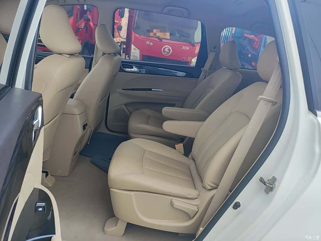 Wuling 730, 2016 17