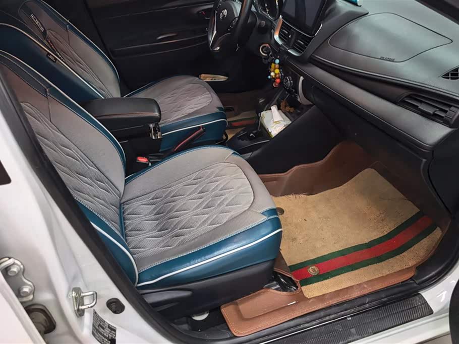 Toyota YARiS L to enjoy