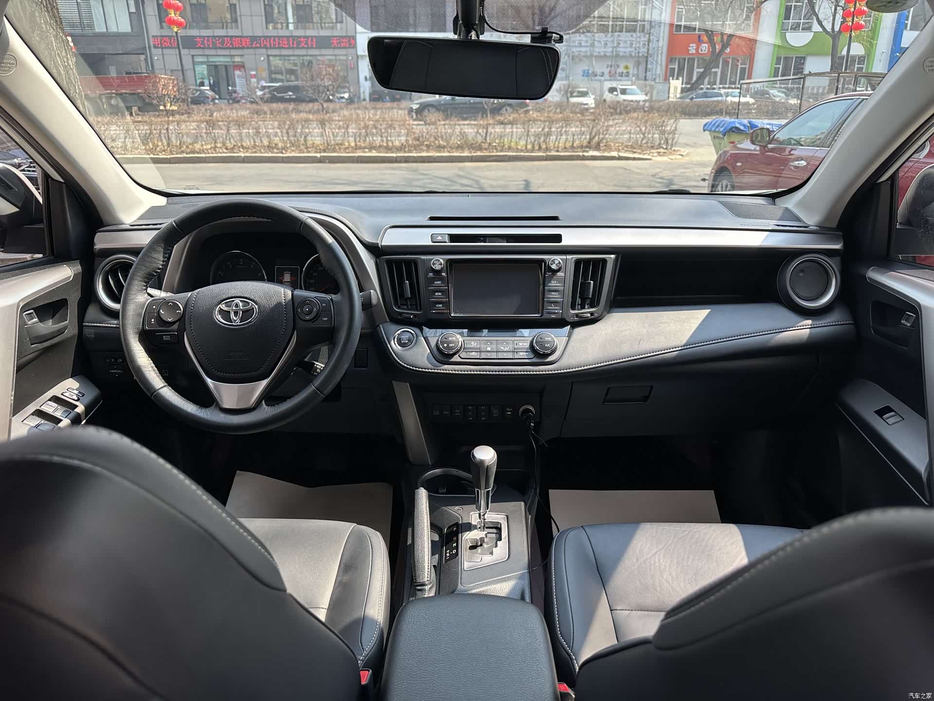 Toyota RAV4, 2017 все фото