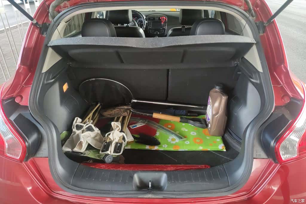 Nissan Tiida, 2012 4