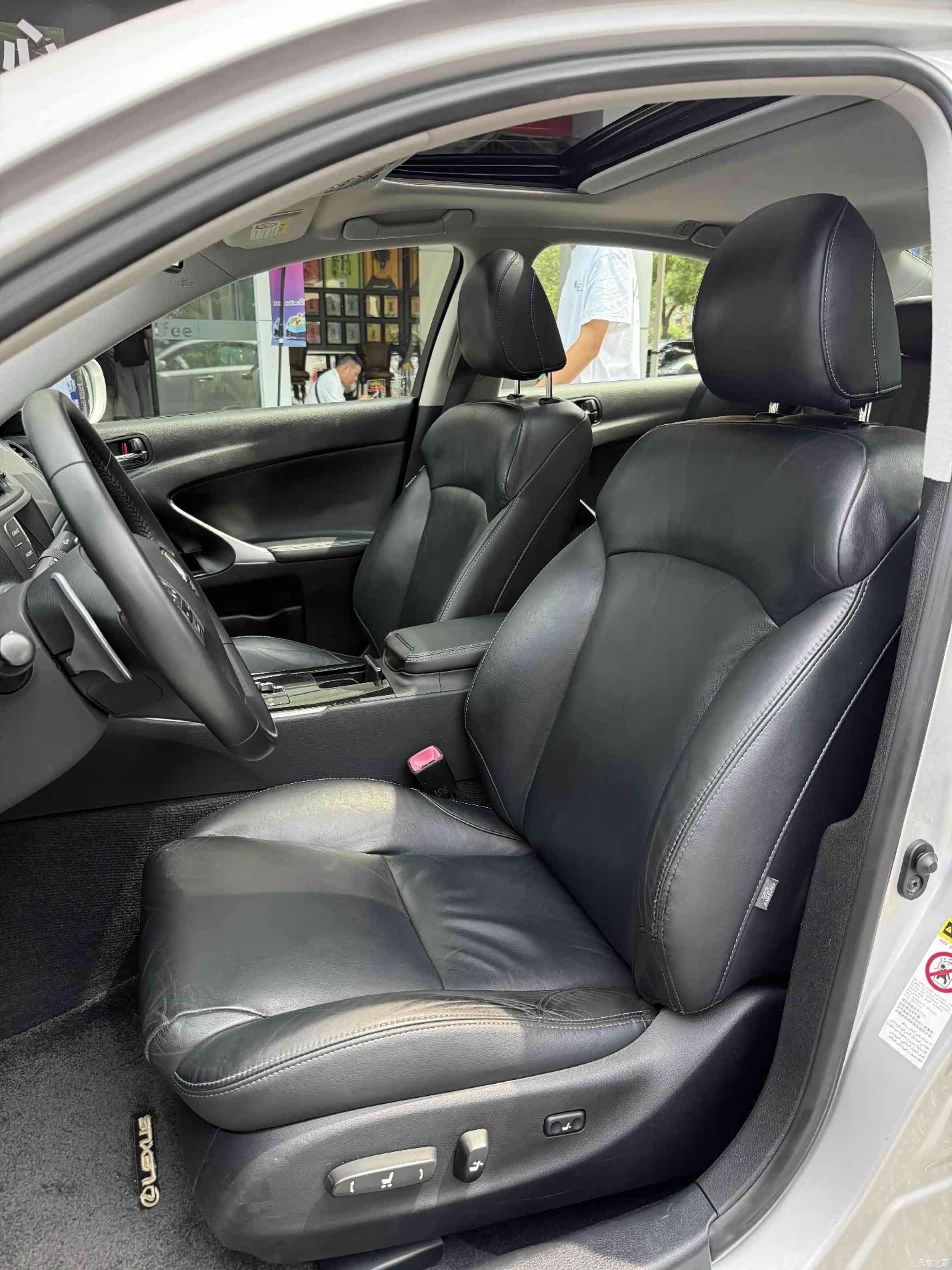Lexus IS, 2010 11