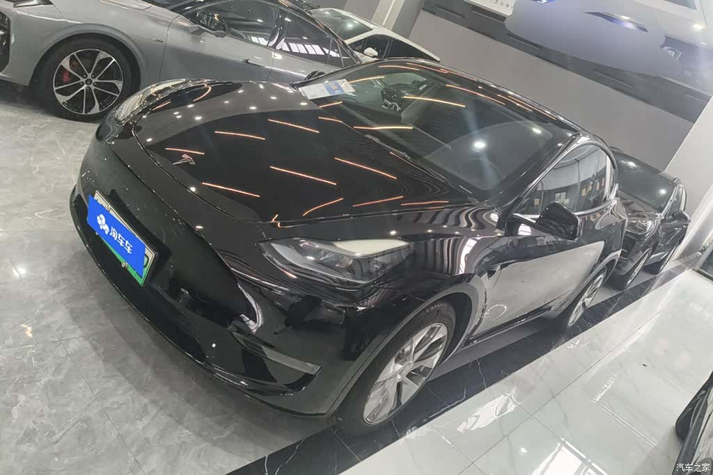Tesla Model Y, 2021 1