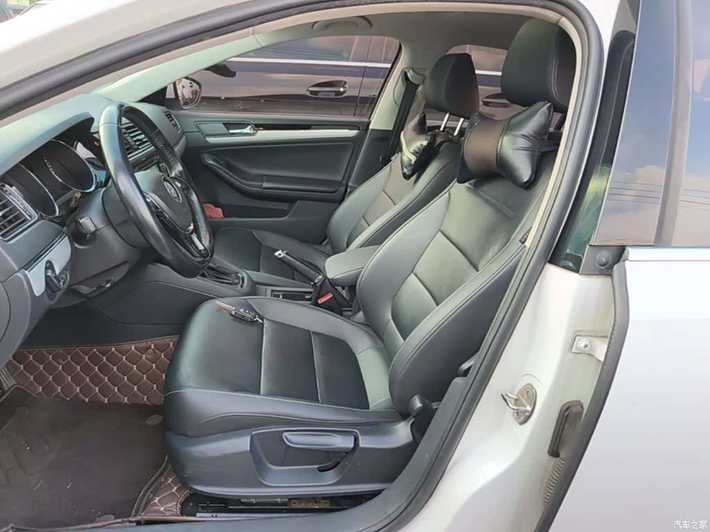 Volkswagen Sagitar, 2016 11