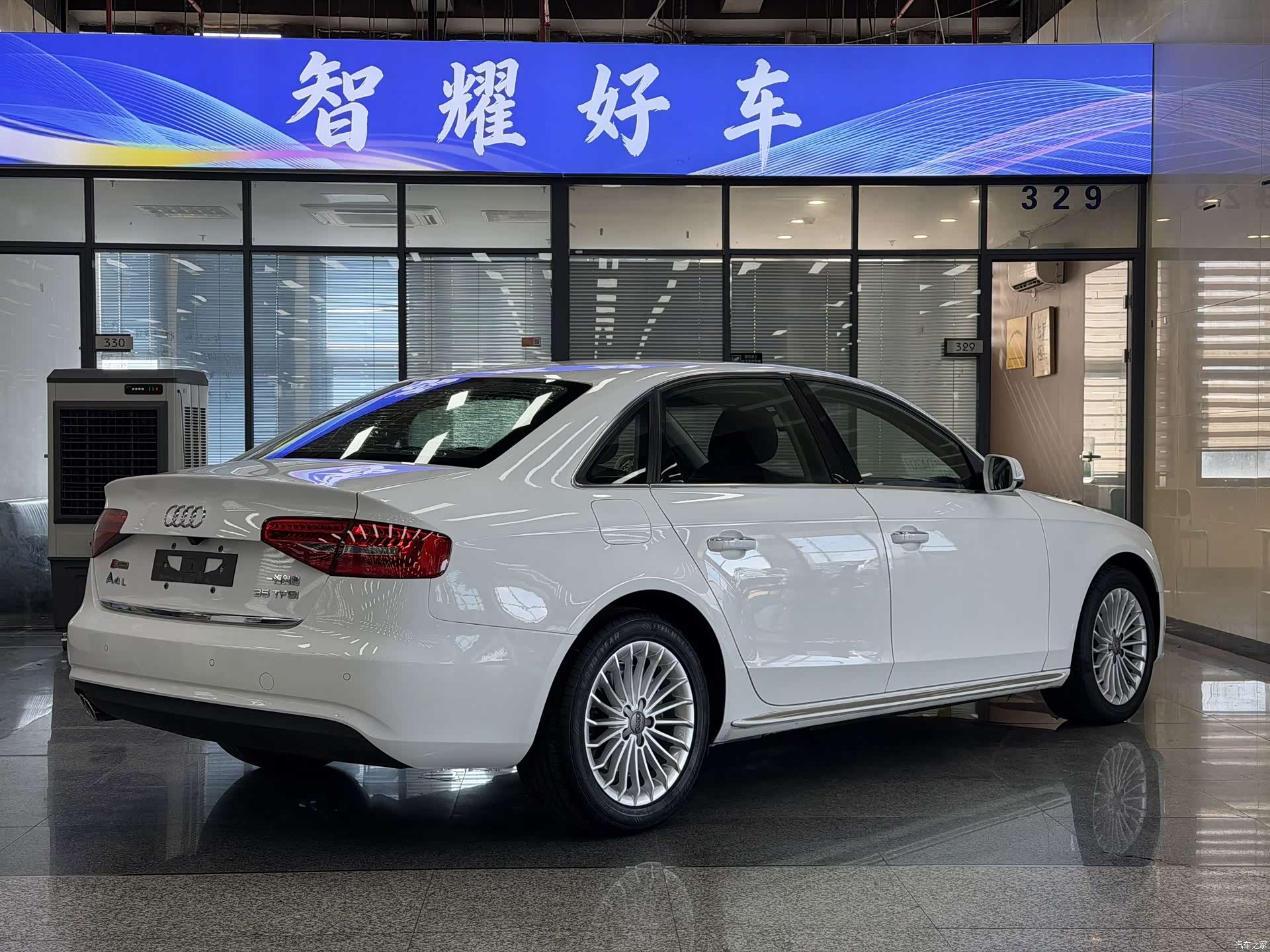 Audi A4L, 2016 12