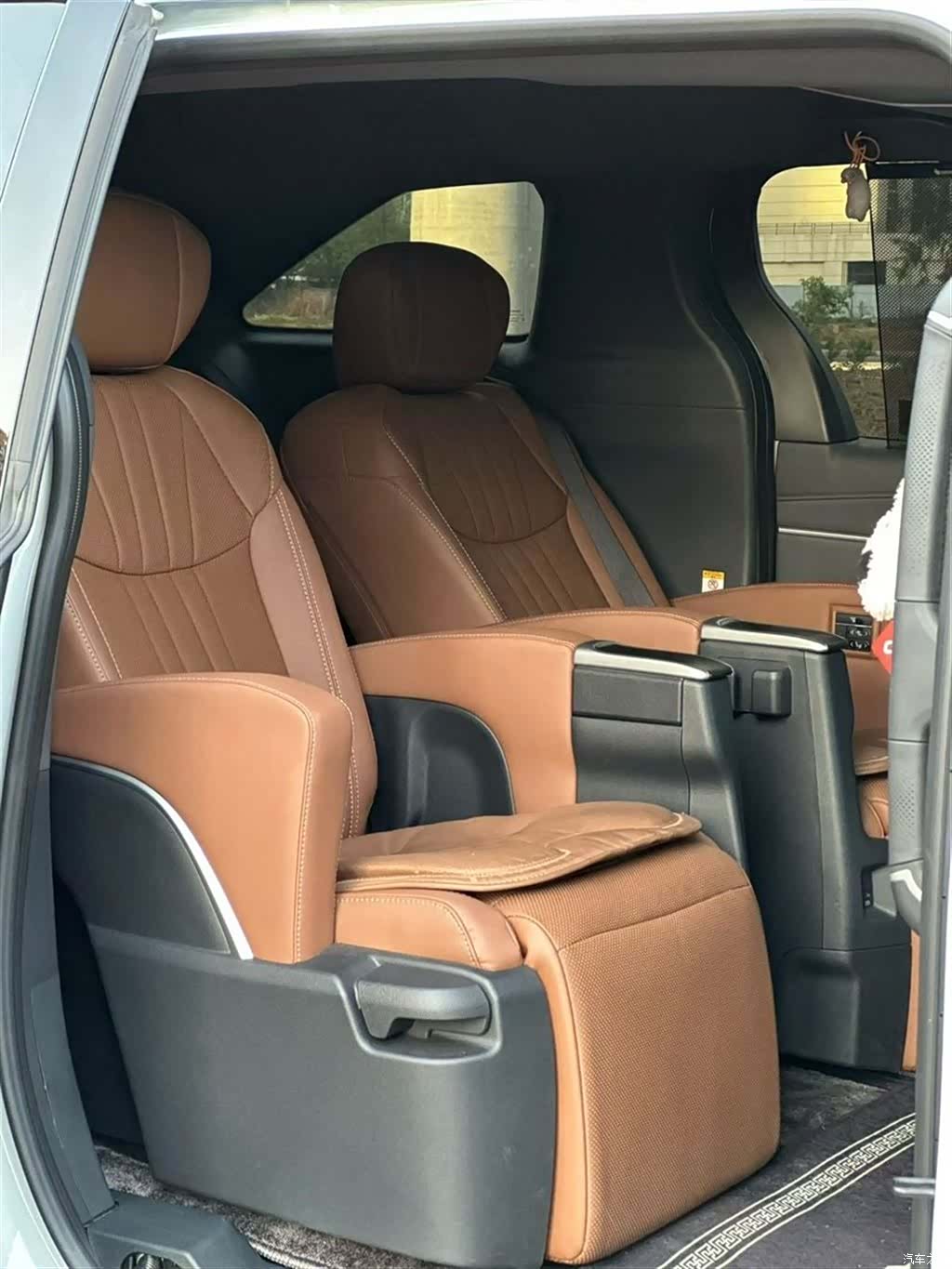 Toyota Sienna, 2025 8