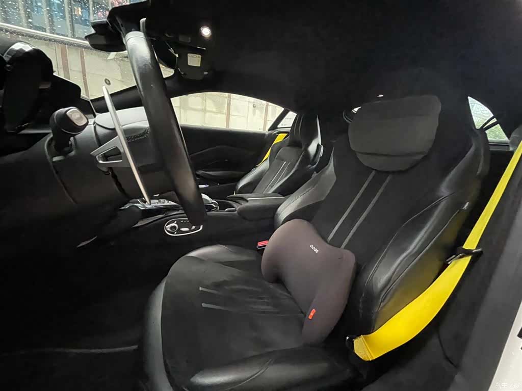 Aston Martin Vantage, 2019 11