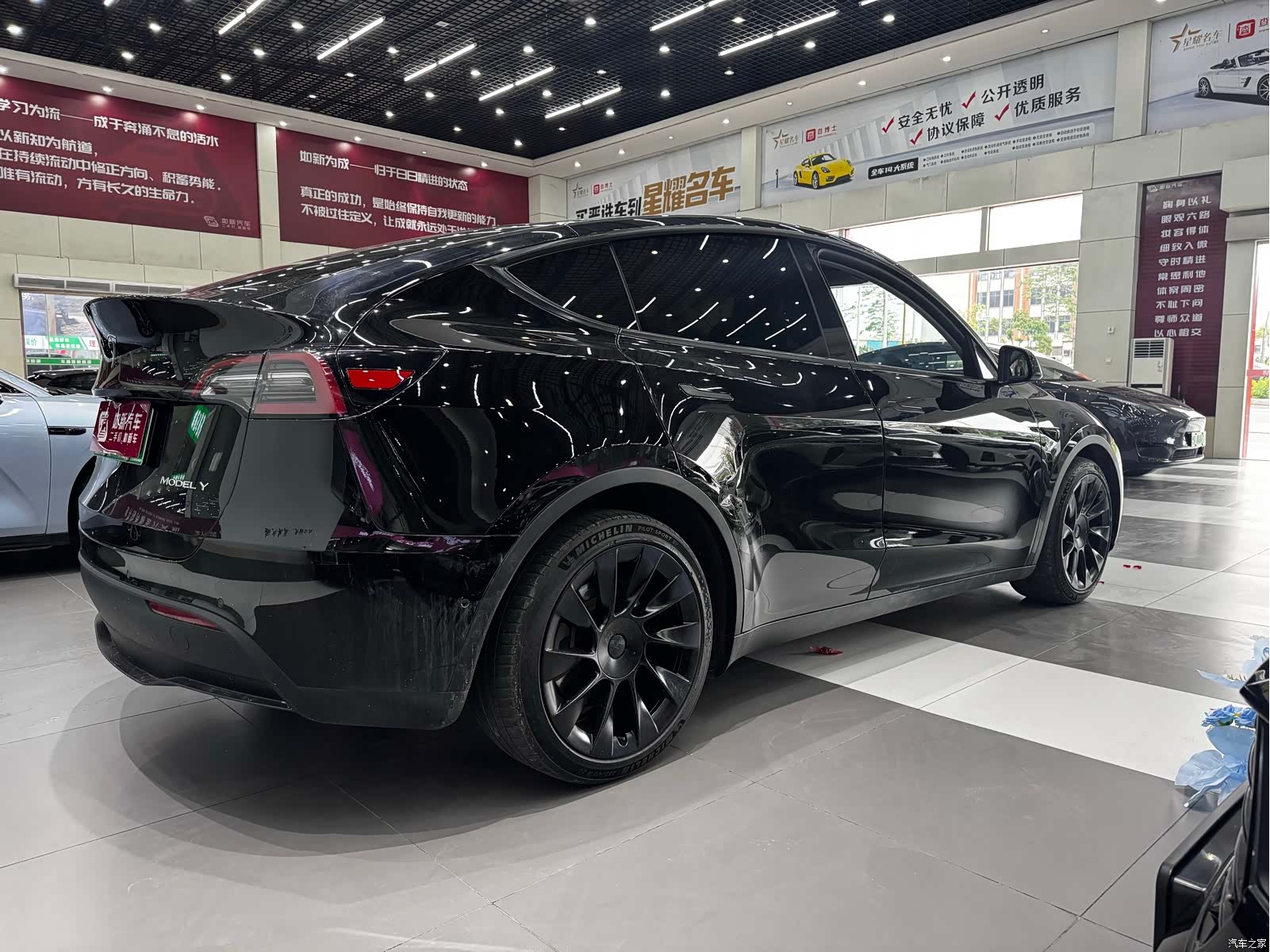 Tesla Model Y, 2021 все фото