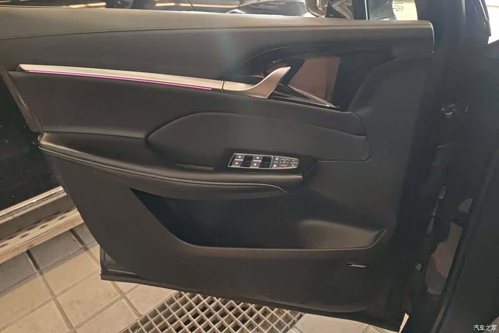 Roewe RX5, 2022 7