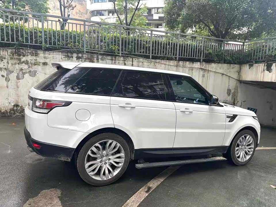 Land Rover Range Rover Sport Land Rover Range Rover Sport