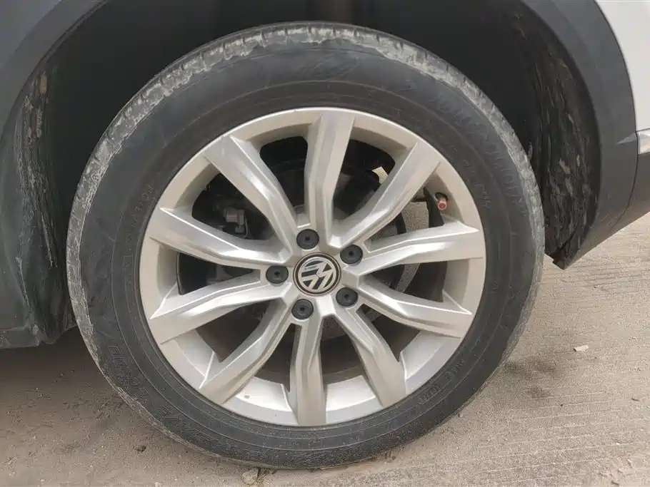Volkswagen T-ROC exploring Songs