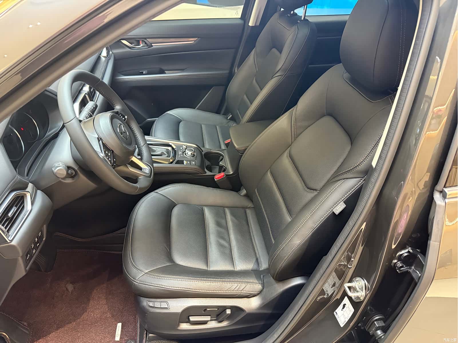 Mazda CX-5, 2022 все фото
