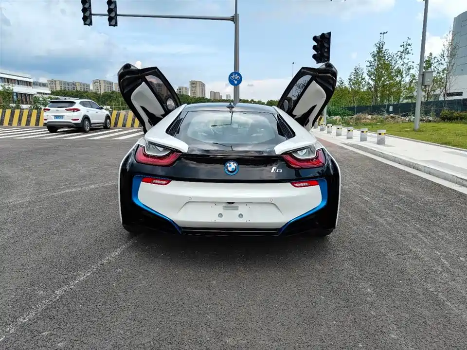 BMW i8