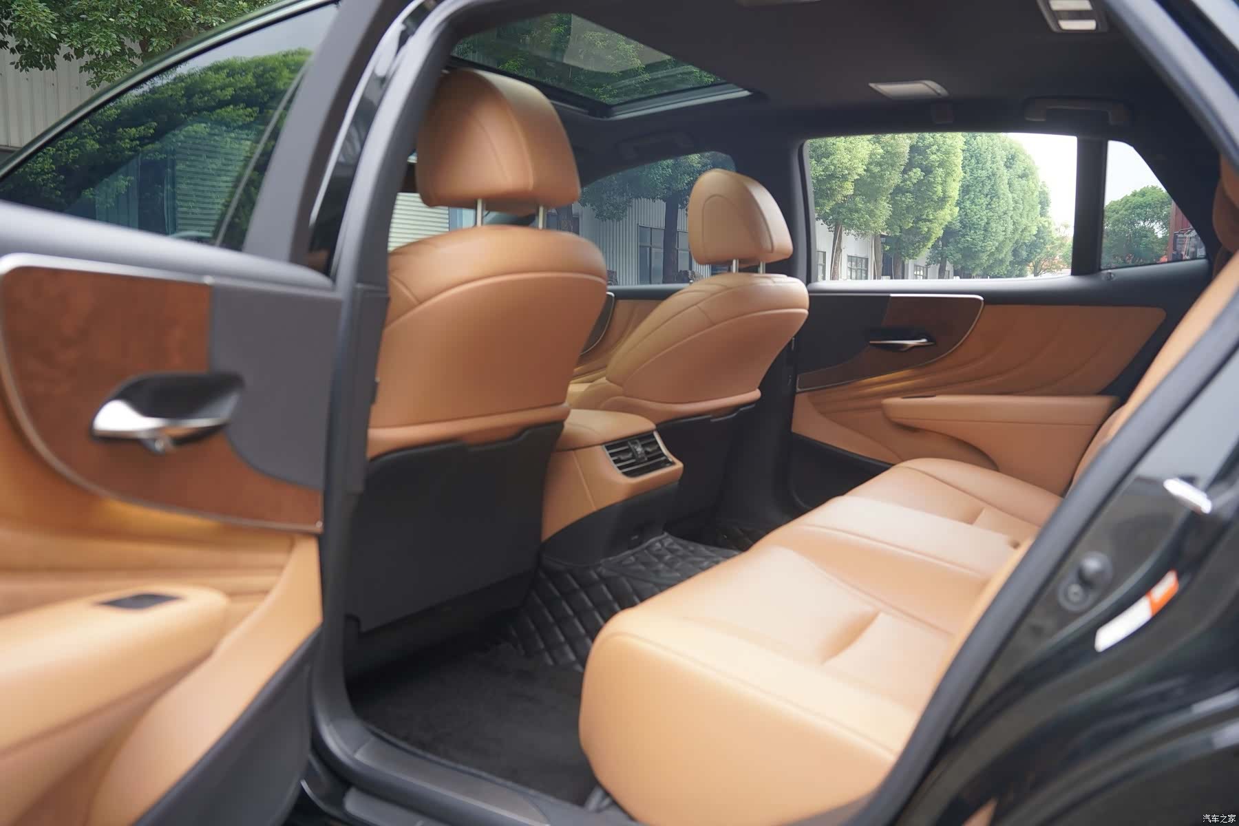 Lexus LS, 2022 22
