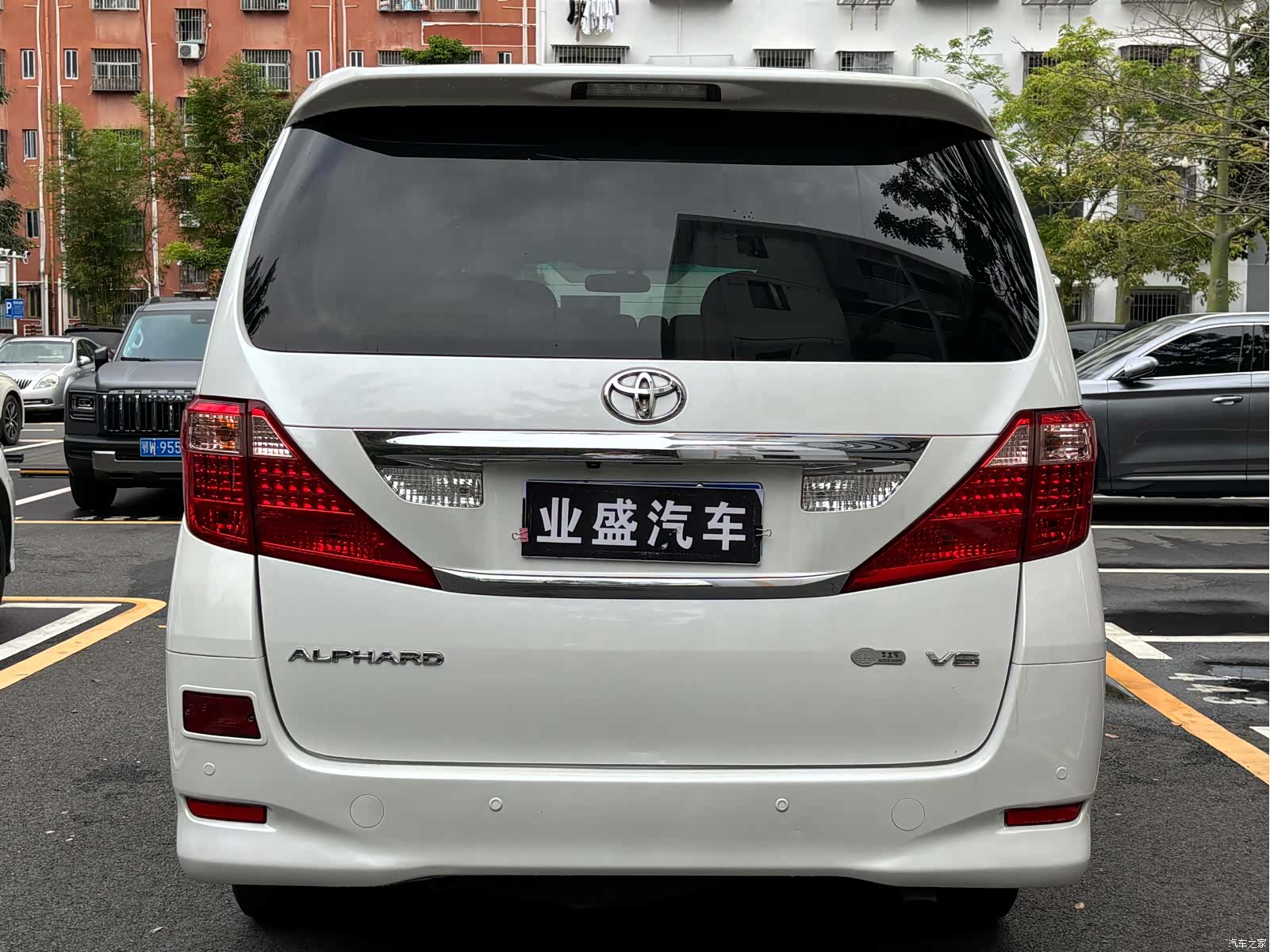 Toyota Alphard, 2010 все фото