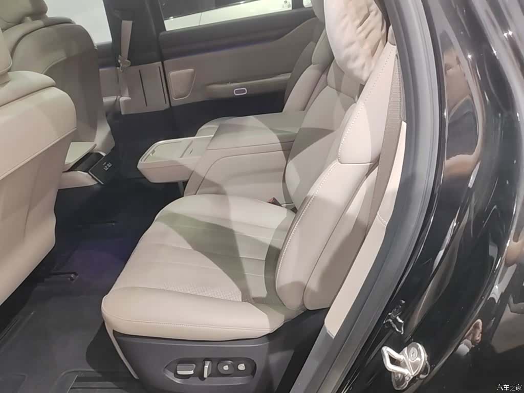 NIO ES8, 2023 17