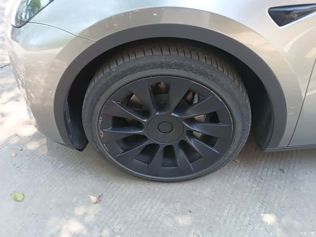 Tesla Model Y, 2023 23
