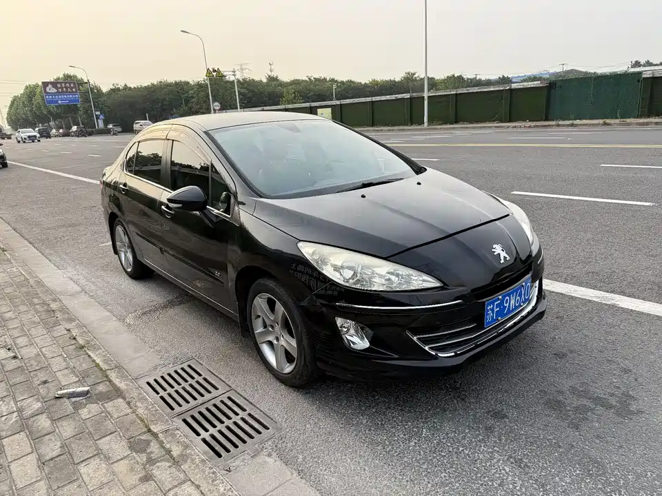 Peugeot 408