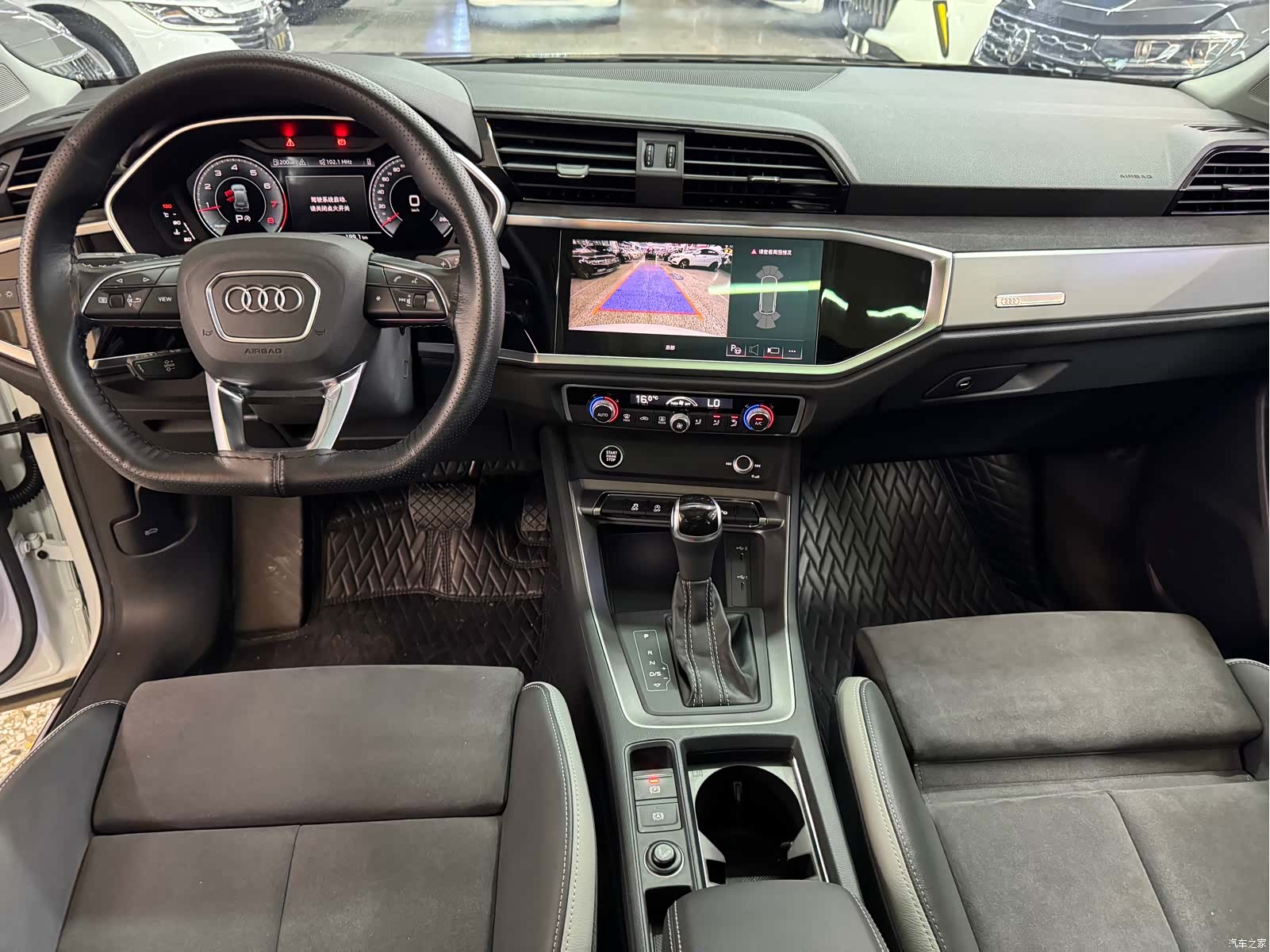 Audi Q3, 2022 все фото