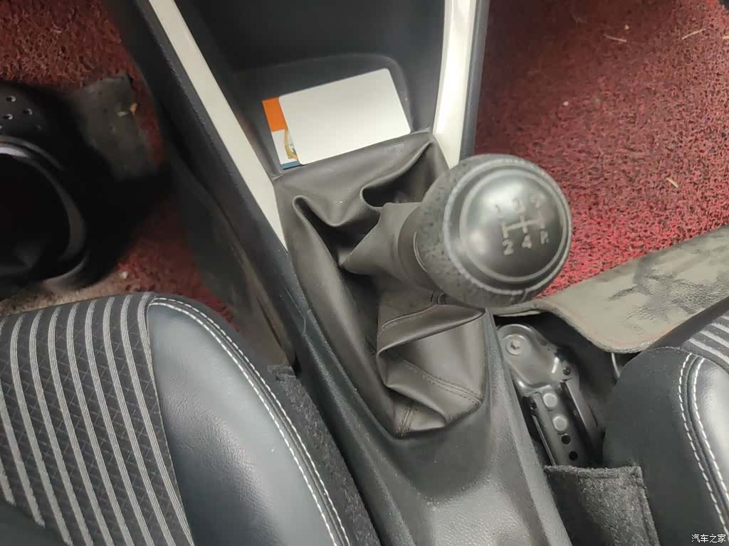 Toyota YARiS L, 2015 10