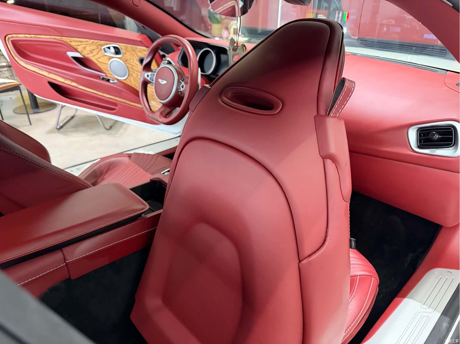 Aston Martin DB11, 2018 17