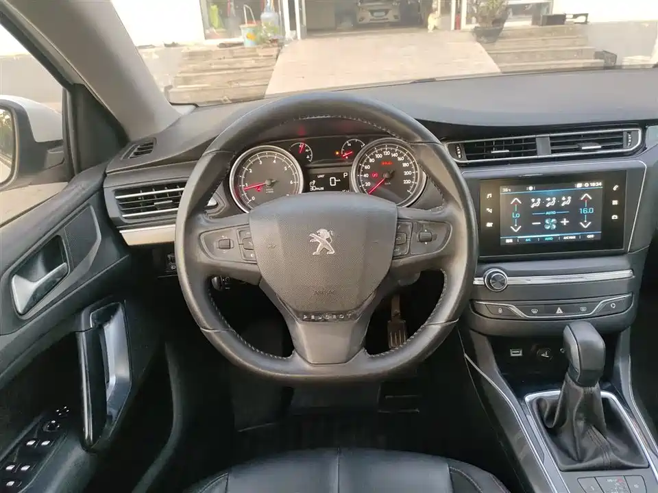 Peugeot 408