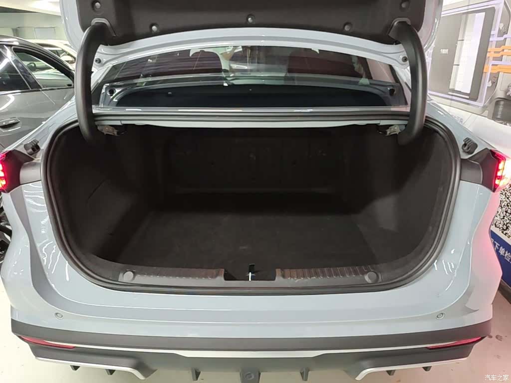 Geely Galaxy L6, 2024 19