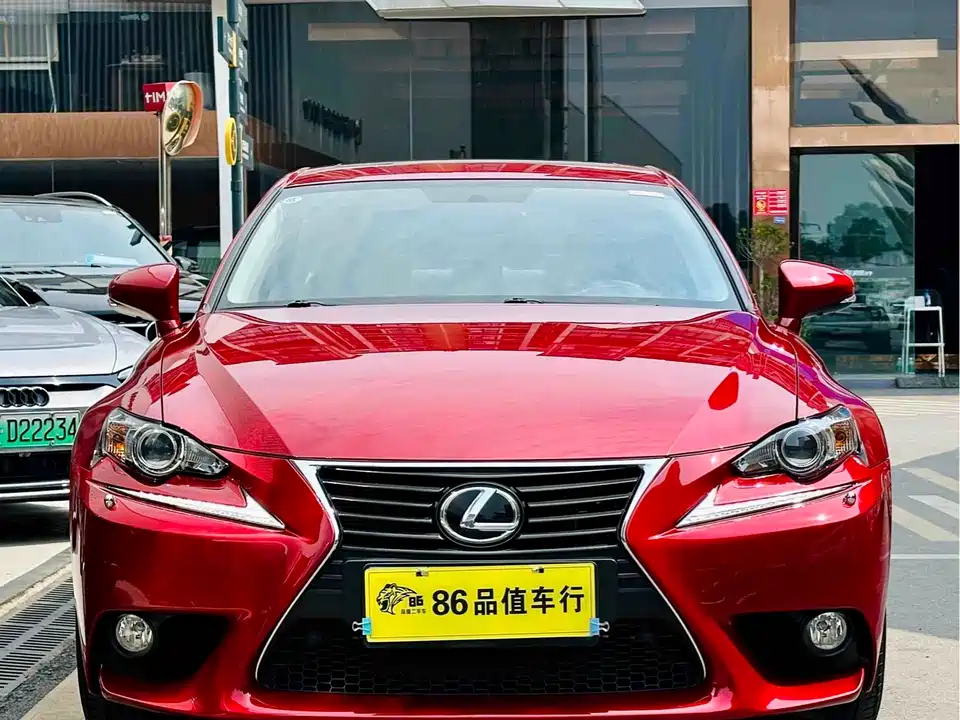 Lexus IS