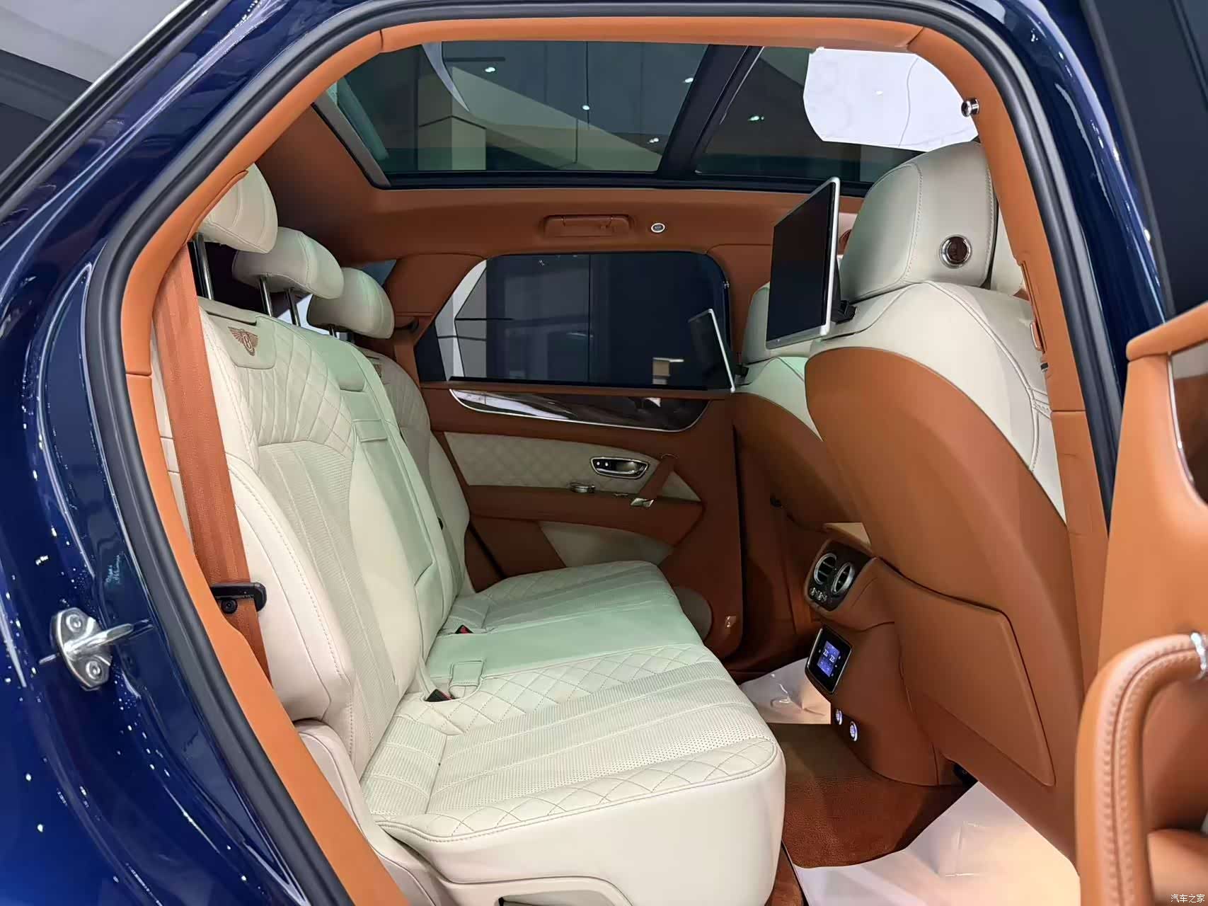 Bentley Bentayga, 2017 14