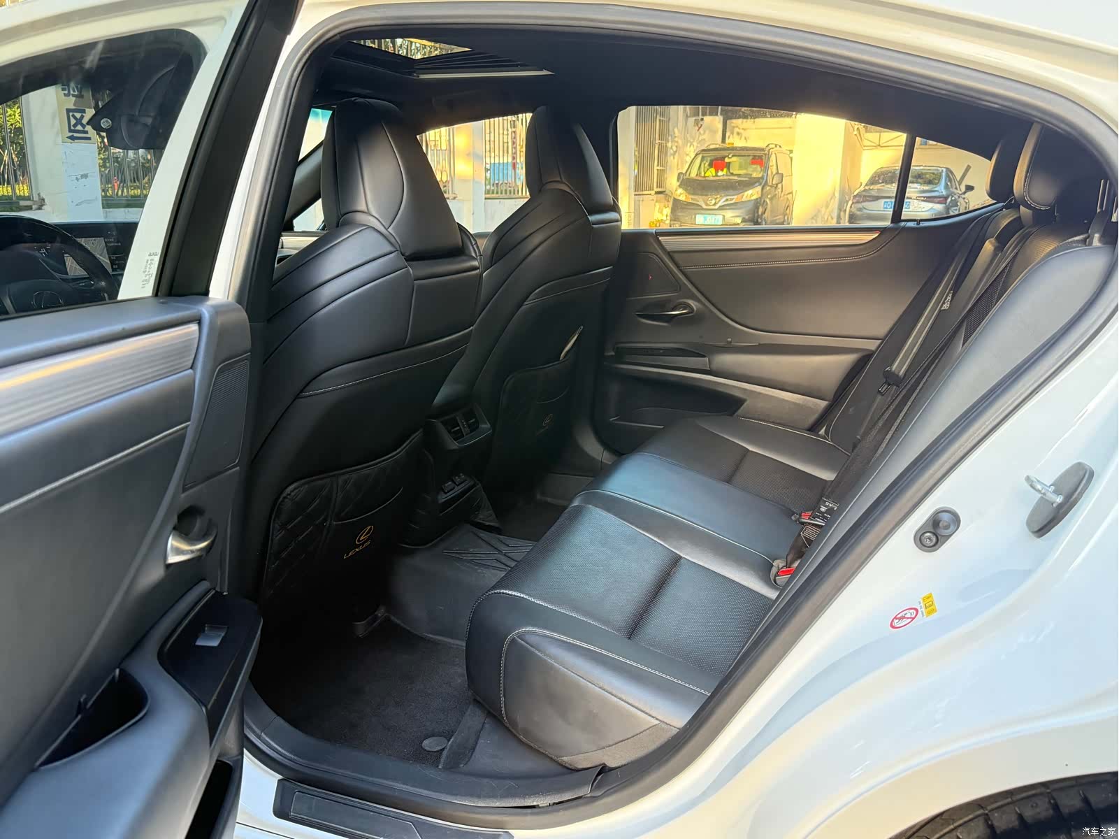 Lexus ES, 2019 8