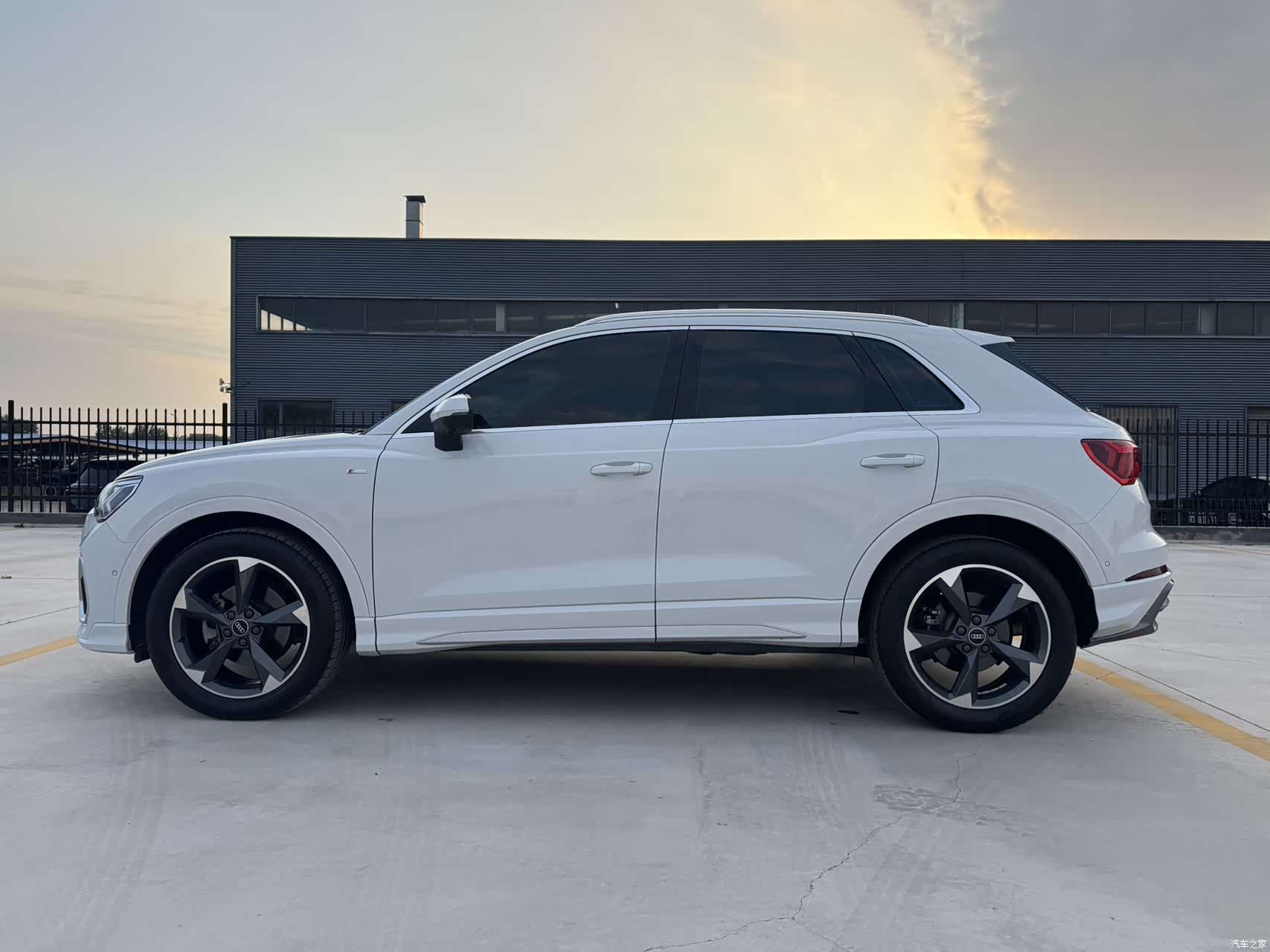 Audi Q3, 2022 4