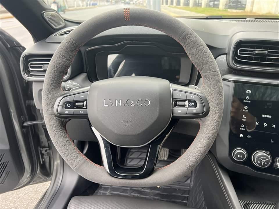 Lynk & Co 03 Lynk & Co 03