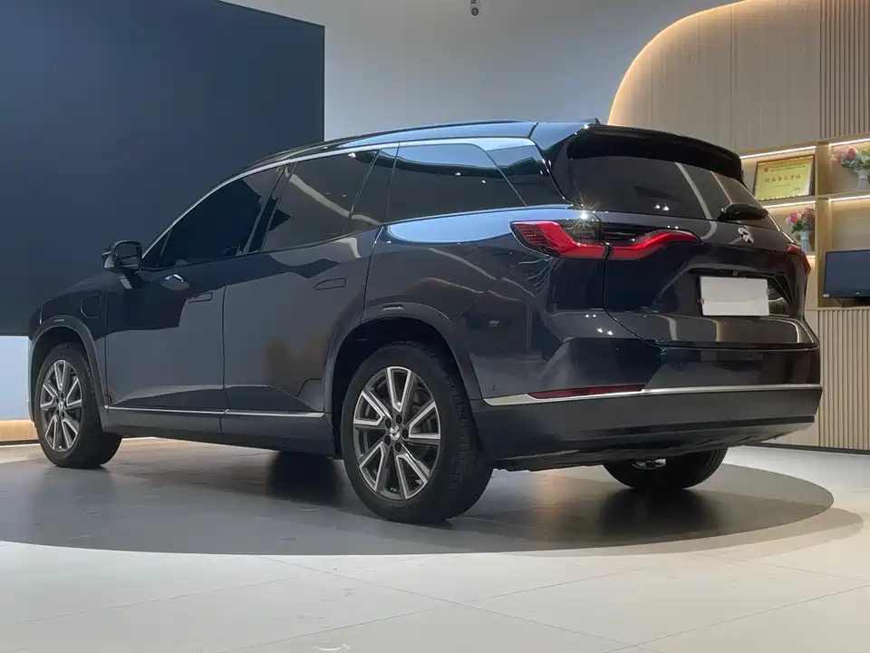 NIO ES8